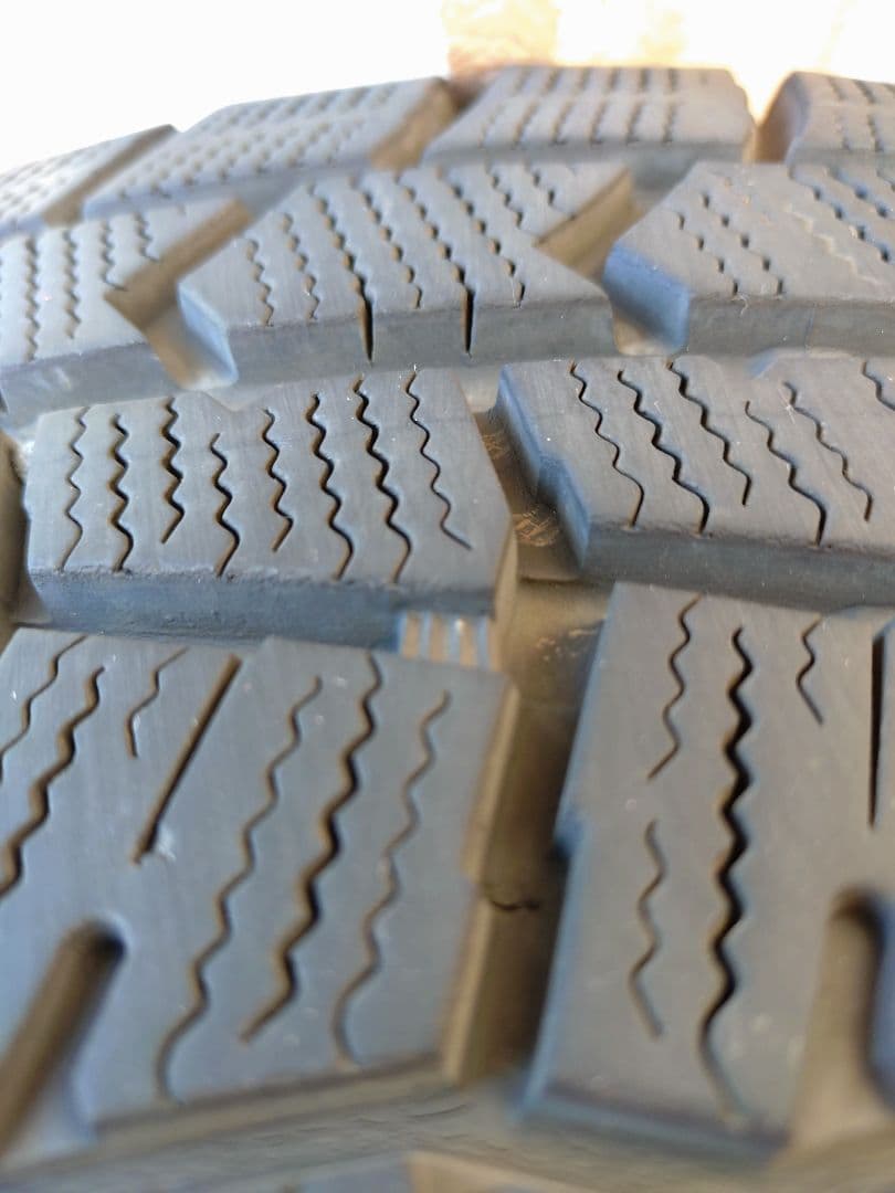 タイヤのみ4本セット　バリ溝 ダンロップ ウインターマックス　205/60R16