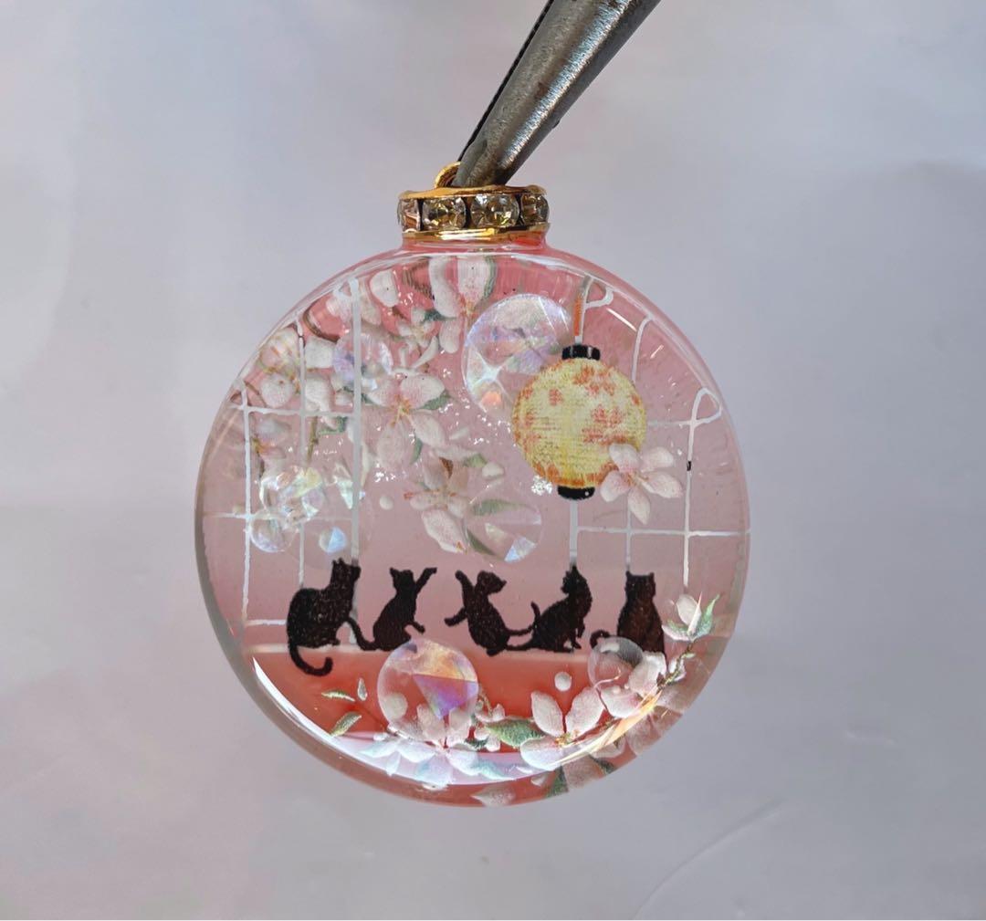 展示用/レジン/初春　窓辺の子猫達　桃の花　蓄光　オルゴナイトネックレス