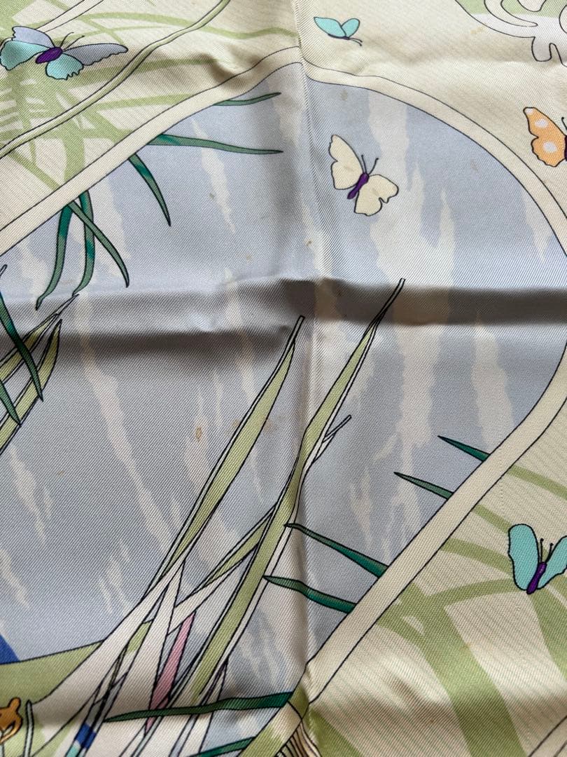 HERMÈS エルメス バタフライ柄 シルクスカーフ カレ90