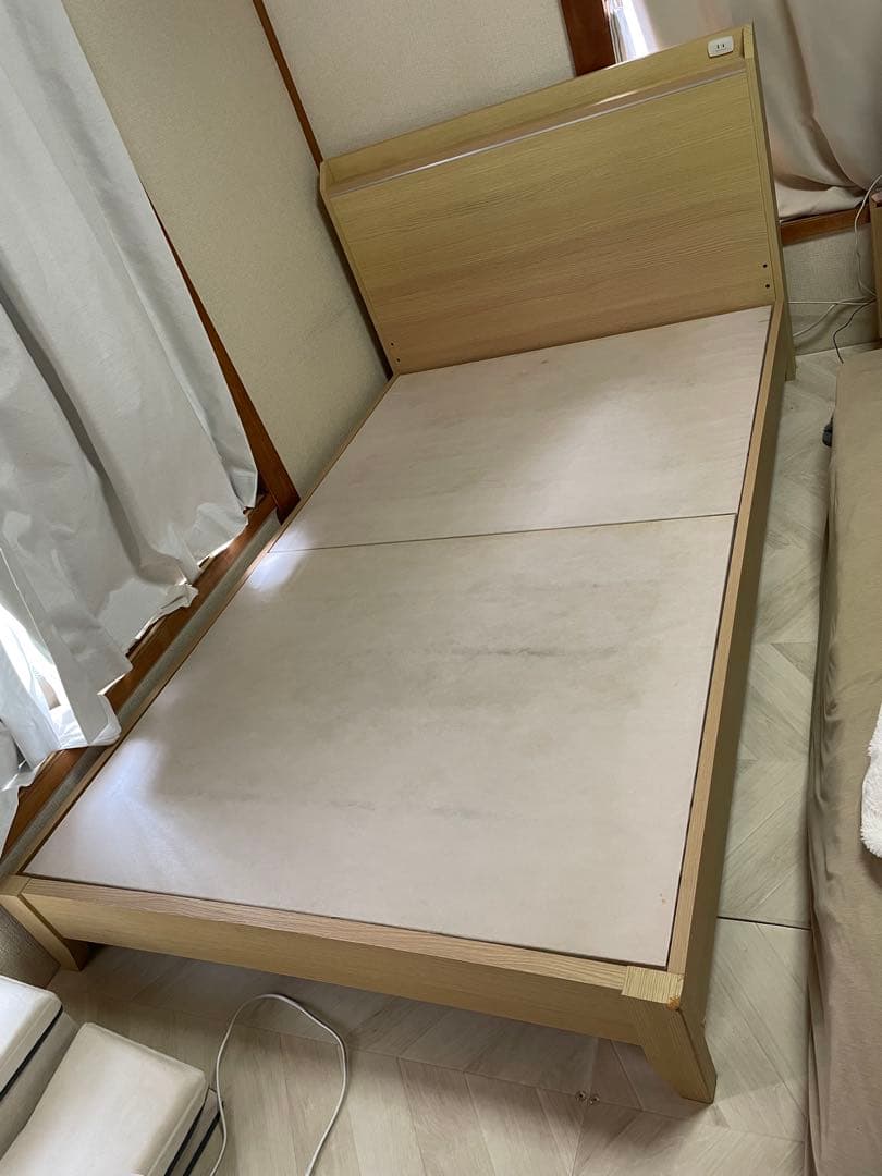 arch　ニトリセミダブルベッドフレーム＋ロウヤ　デスク