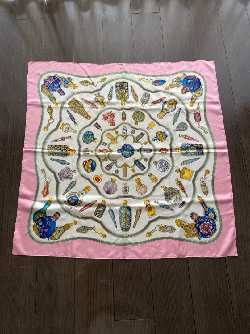 香水瓶デザイン スカーフ カレ90