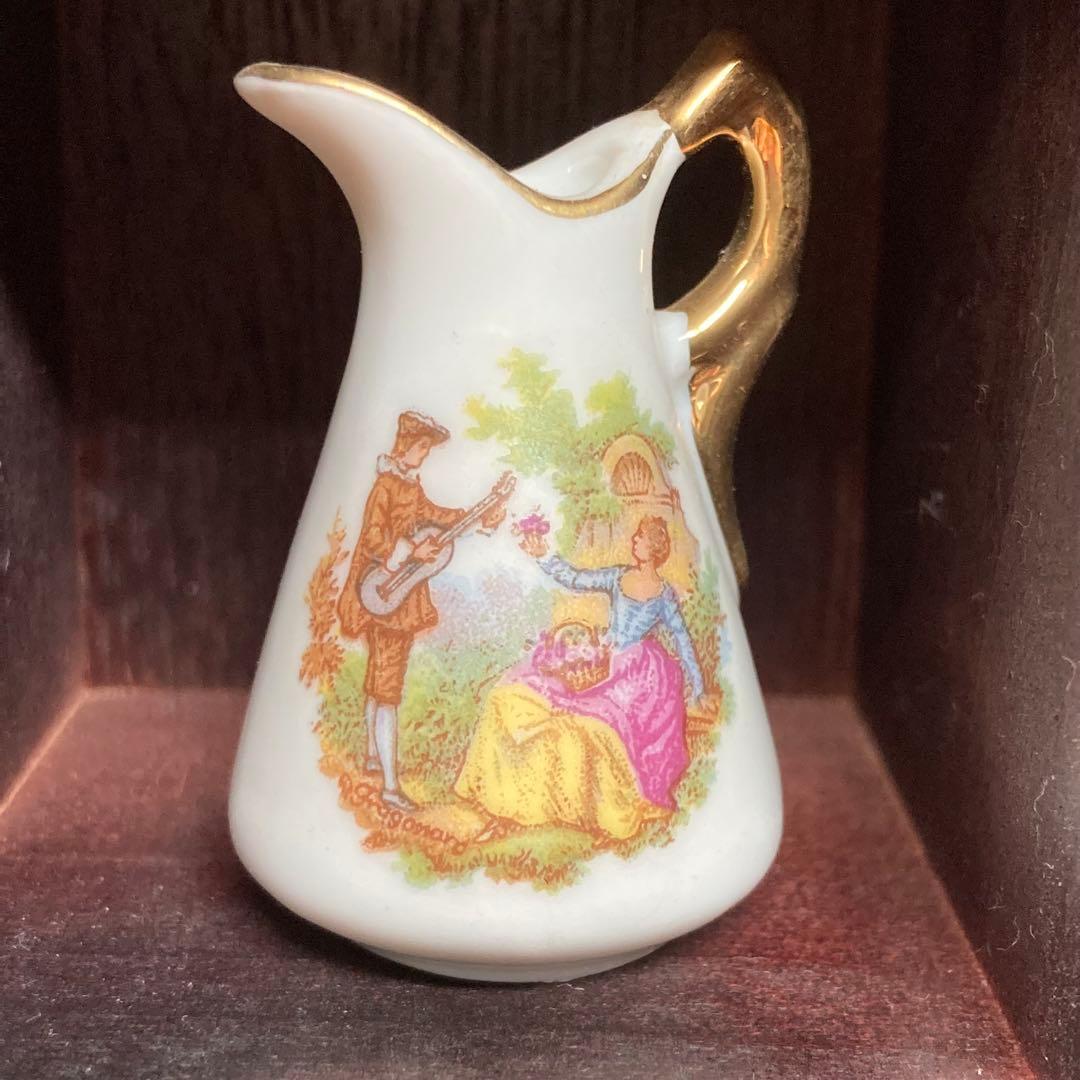 レトロ《ミニチュアフィギュリン》 壁掛けインテリア 木製ボックス