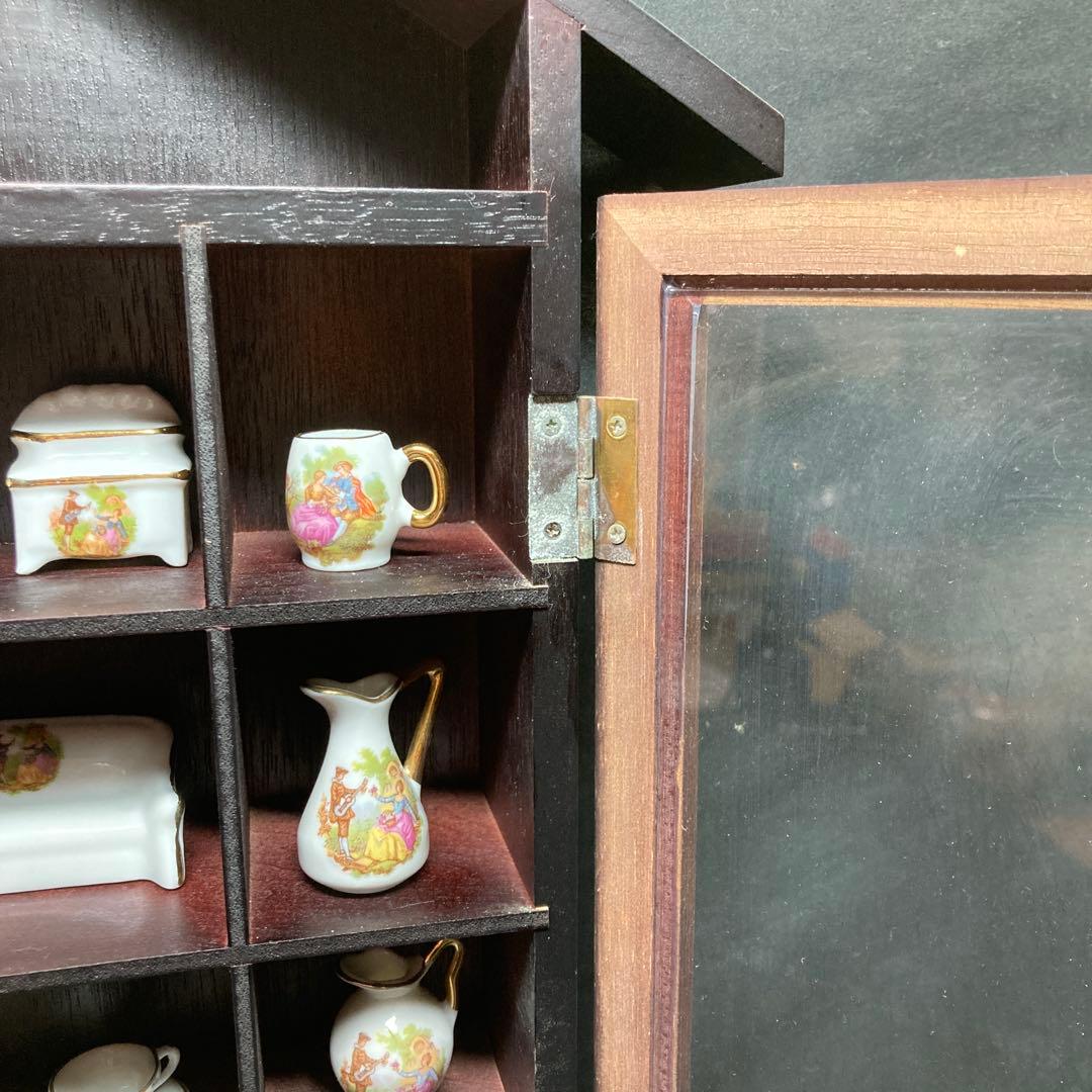 レトロ《ミニチュアフィギュリン》 壁掛けインテリア 木製ボックス