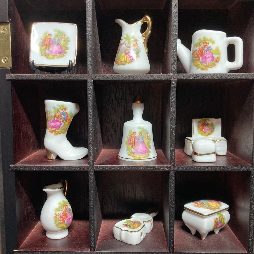 レトロ《ミニチュアフィギュリン》 壁掛けインテリア 木製ボックス