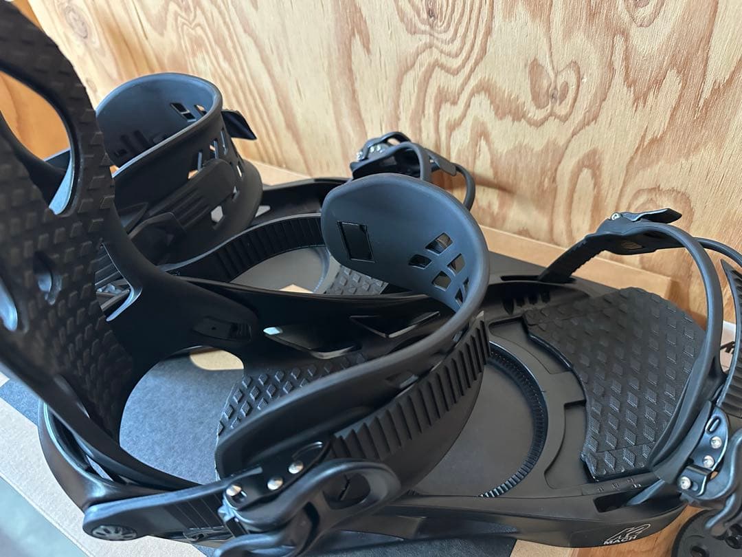 スノーボードビンディング　ブラック