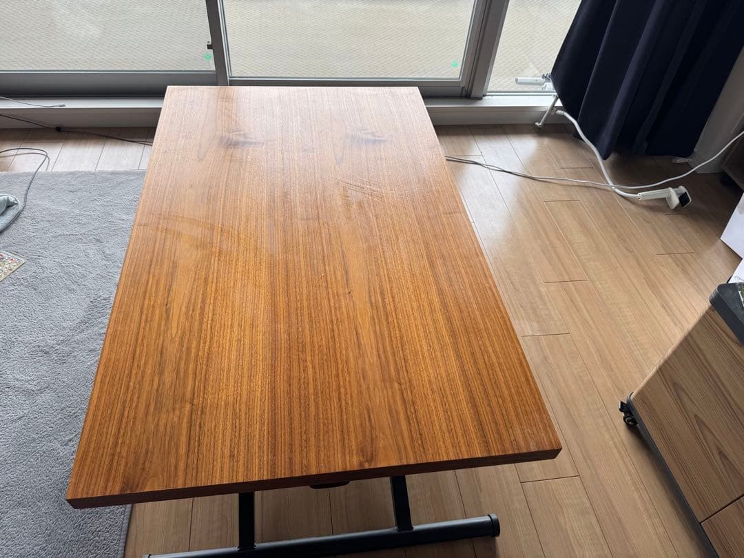 木製ブラウン長方形ダイニングテーブル