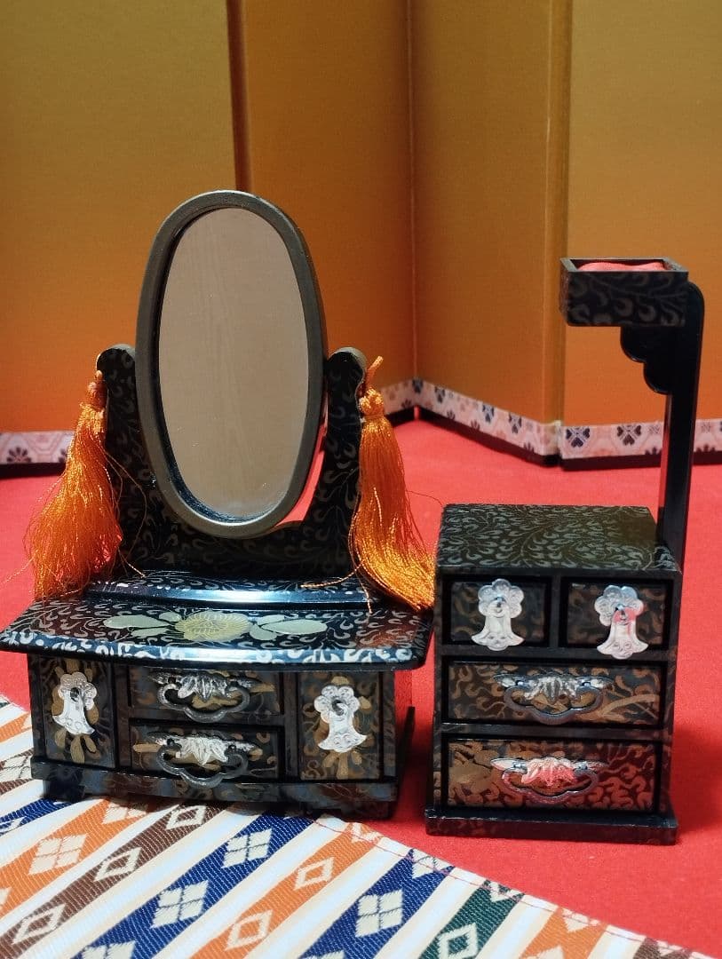 雛人形　雛飾り　嫁入り道具等のセット　極上指定唐草絵蒔付 久月製