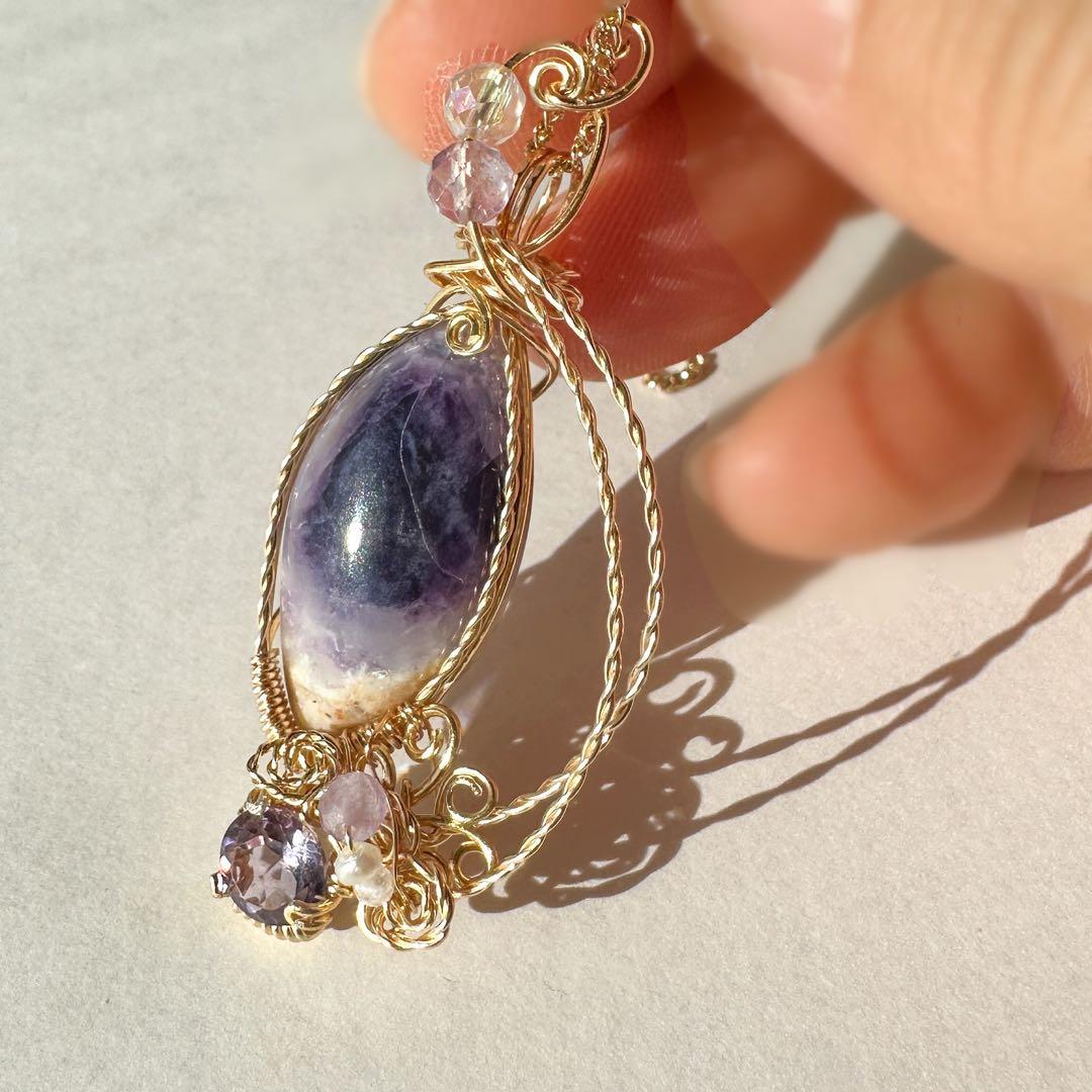 魅惑の深紫✴︎ 希少石ティファニーストーンのワイヤージュエリー