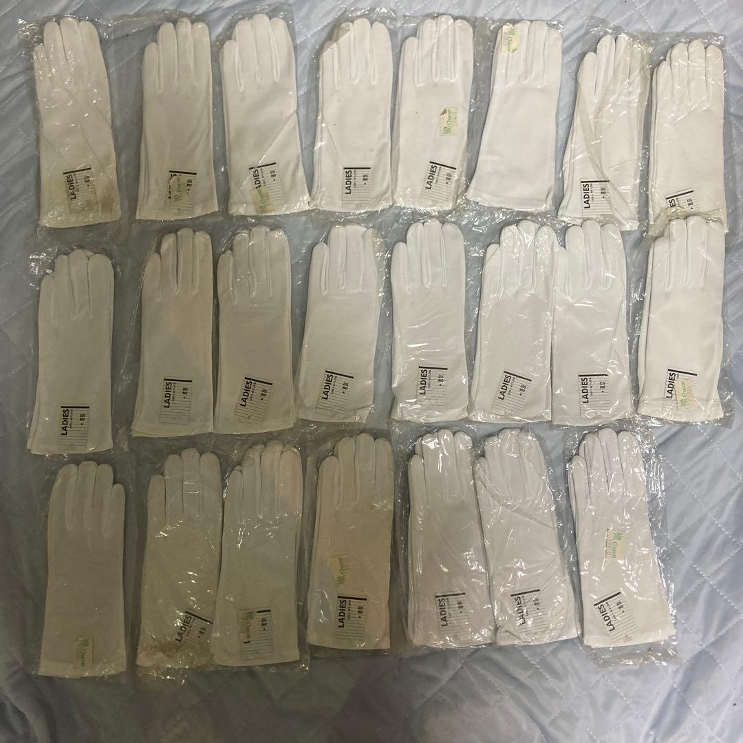 チャコット新品レディース手袋22個と最後の画像のような傷あり1個