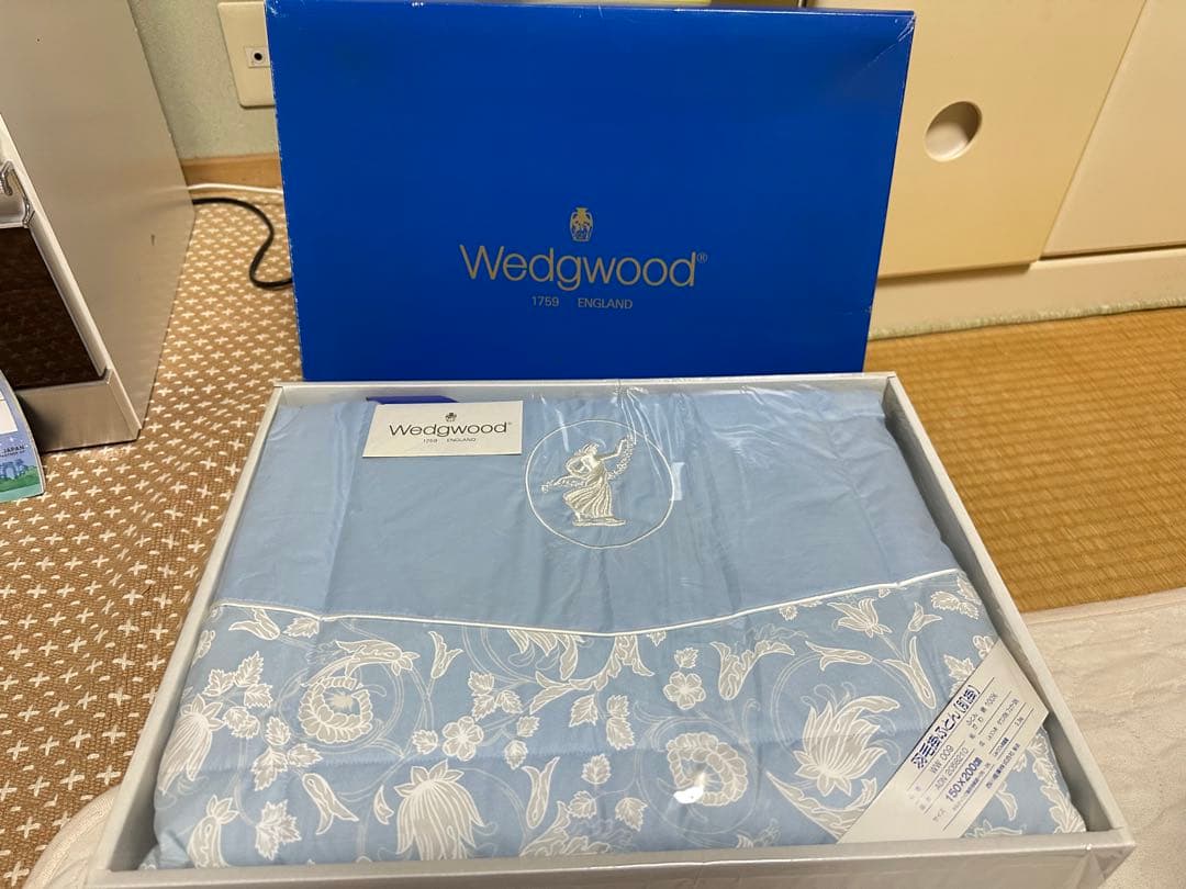 ウェッジウッド　羽毛肌掛け布団　【新品未使用】ダウン70%・フェザー30%