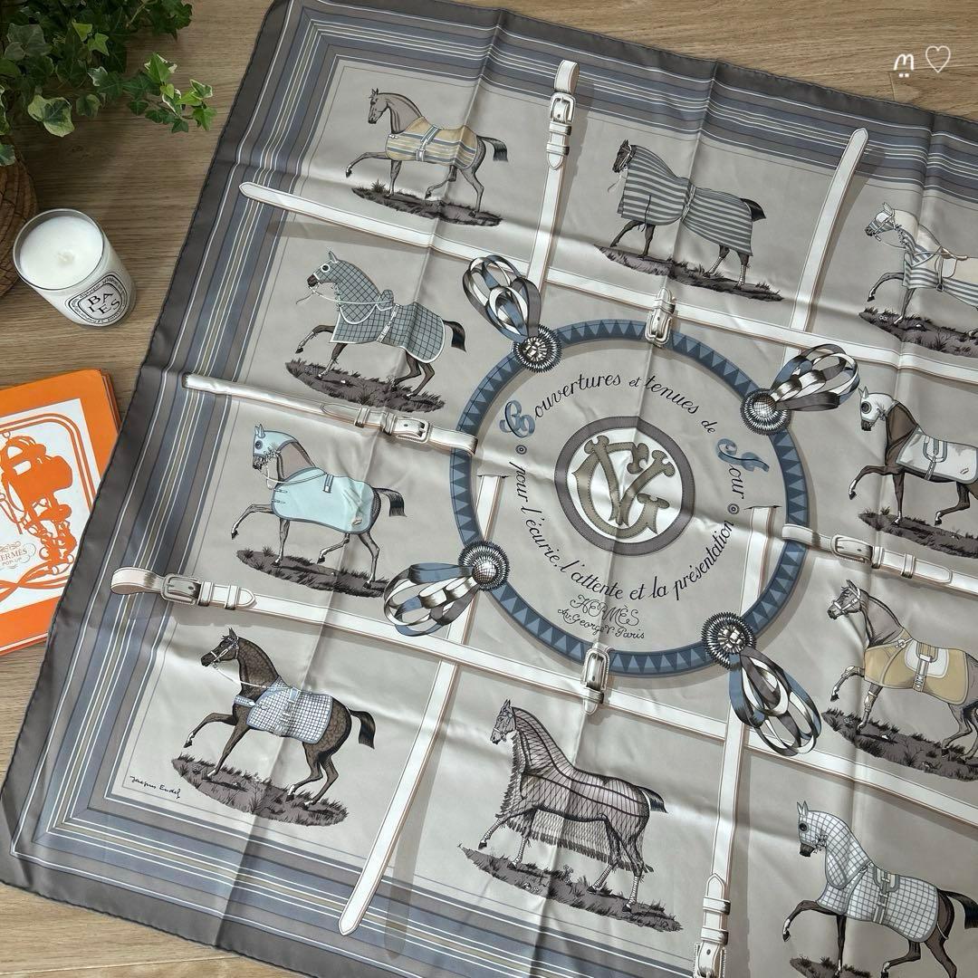 HERMESエルメス　カレ90　馬着　シルクスカーフ　グレージュ　ホースモチーフ