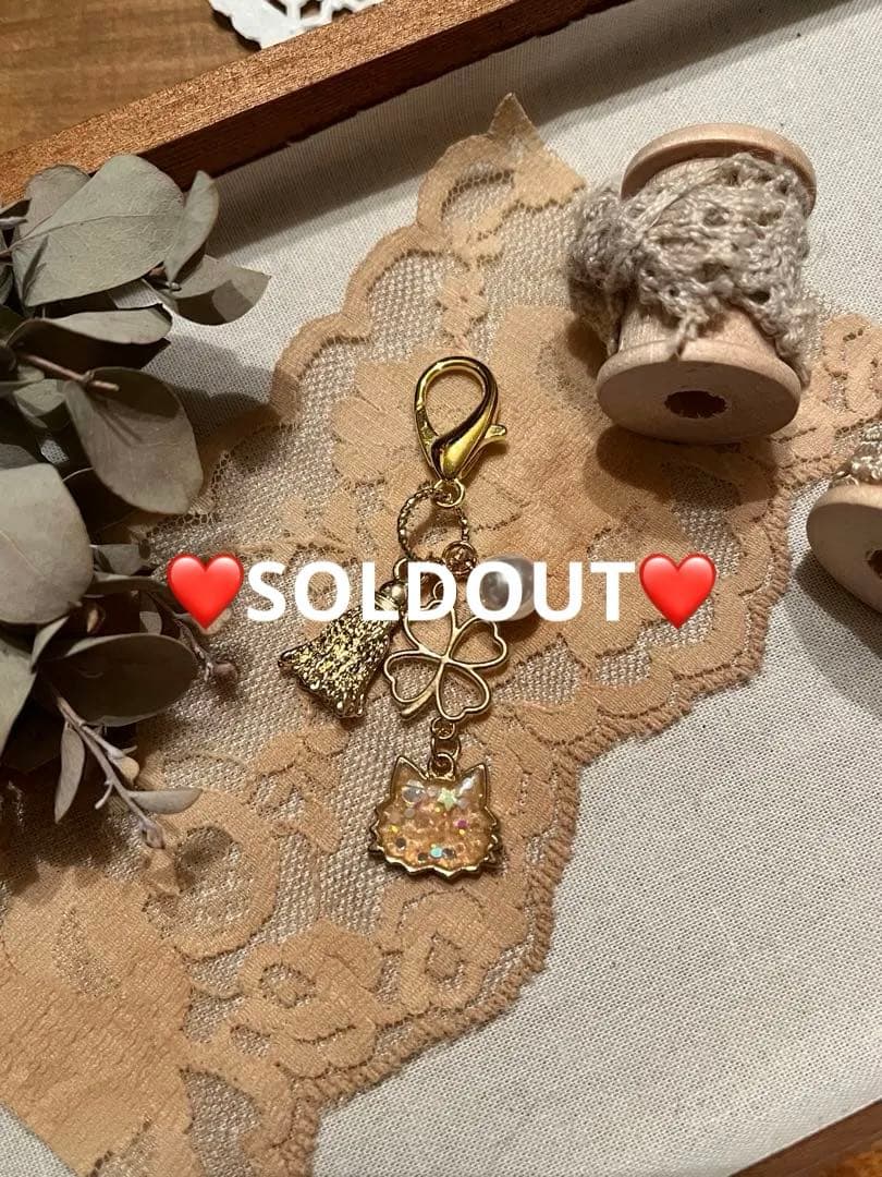 ＊ハンドメイド＊きらきらレジンニャンコ♡マスク・ファスナー・バッグチャーム①