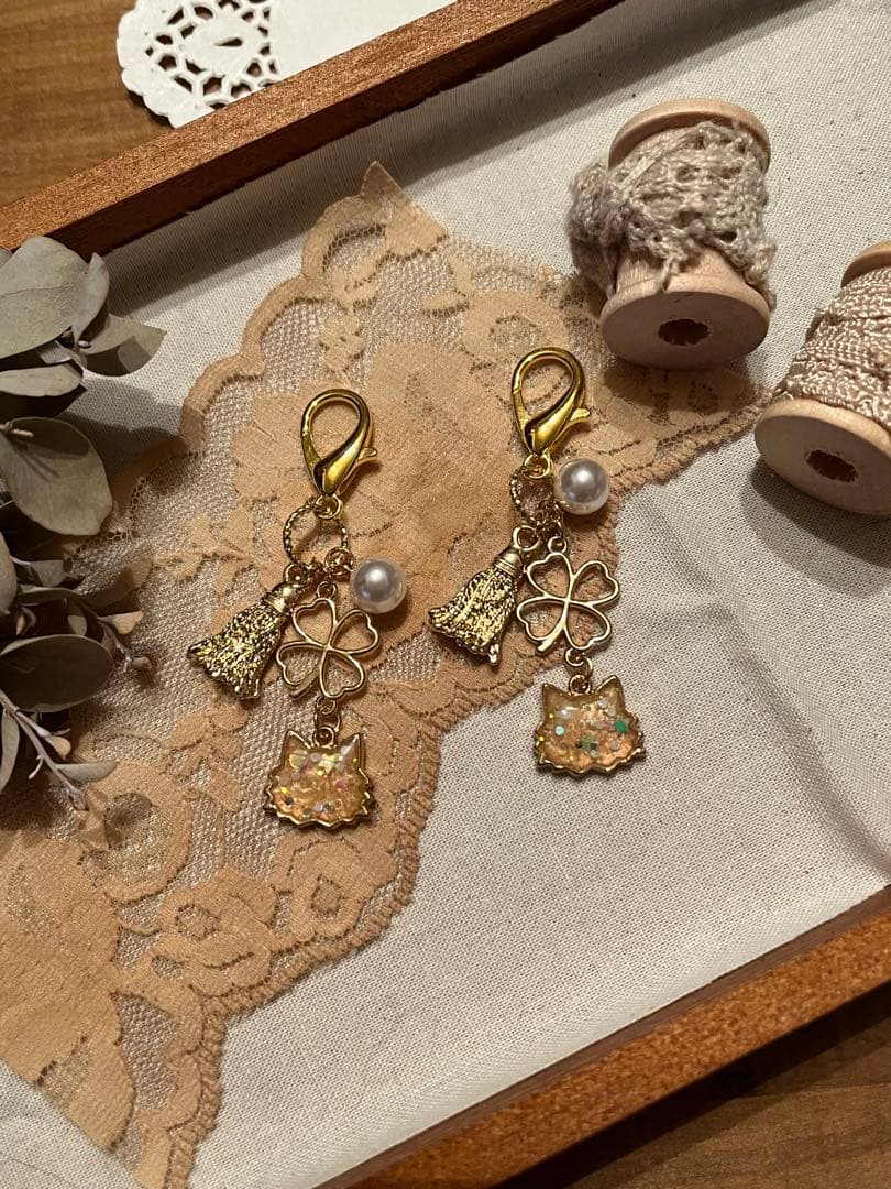 ＊ハンドメイド＊きらきらレジンニャンコ♡マスク・ファスナー・バッグチャーム①