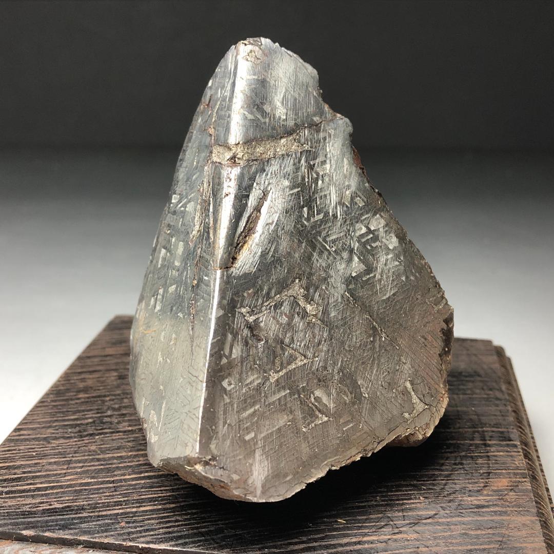 アルタイ隕石　大型隕石 鉄隕石　外皮付き隕石　ナチュラル　原石　重さ約969ｇ