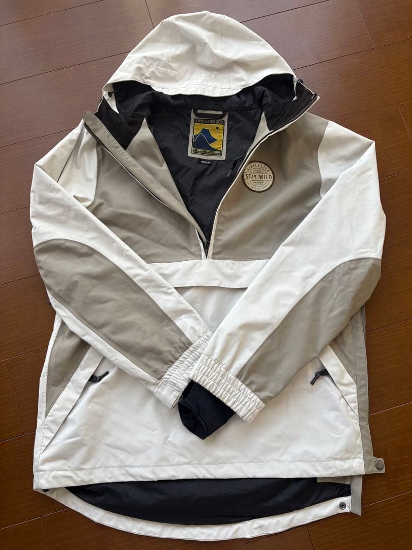 あいAIRBLASTER STAY WILDパーカー グレー/ホワイト M