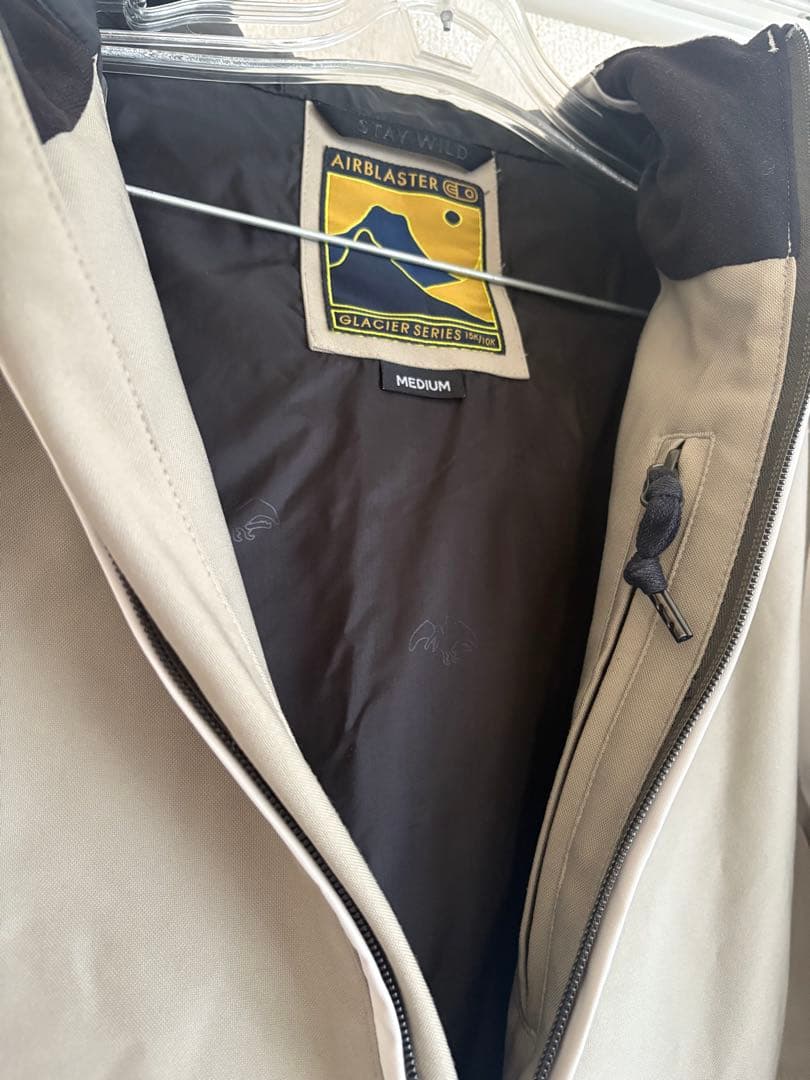 あいAIRBLASTER STAY WILDパーカー グレー/ホワイト M