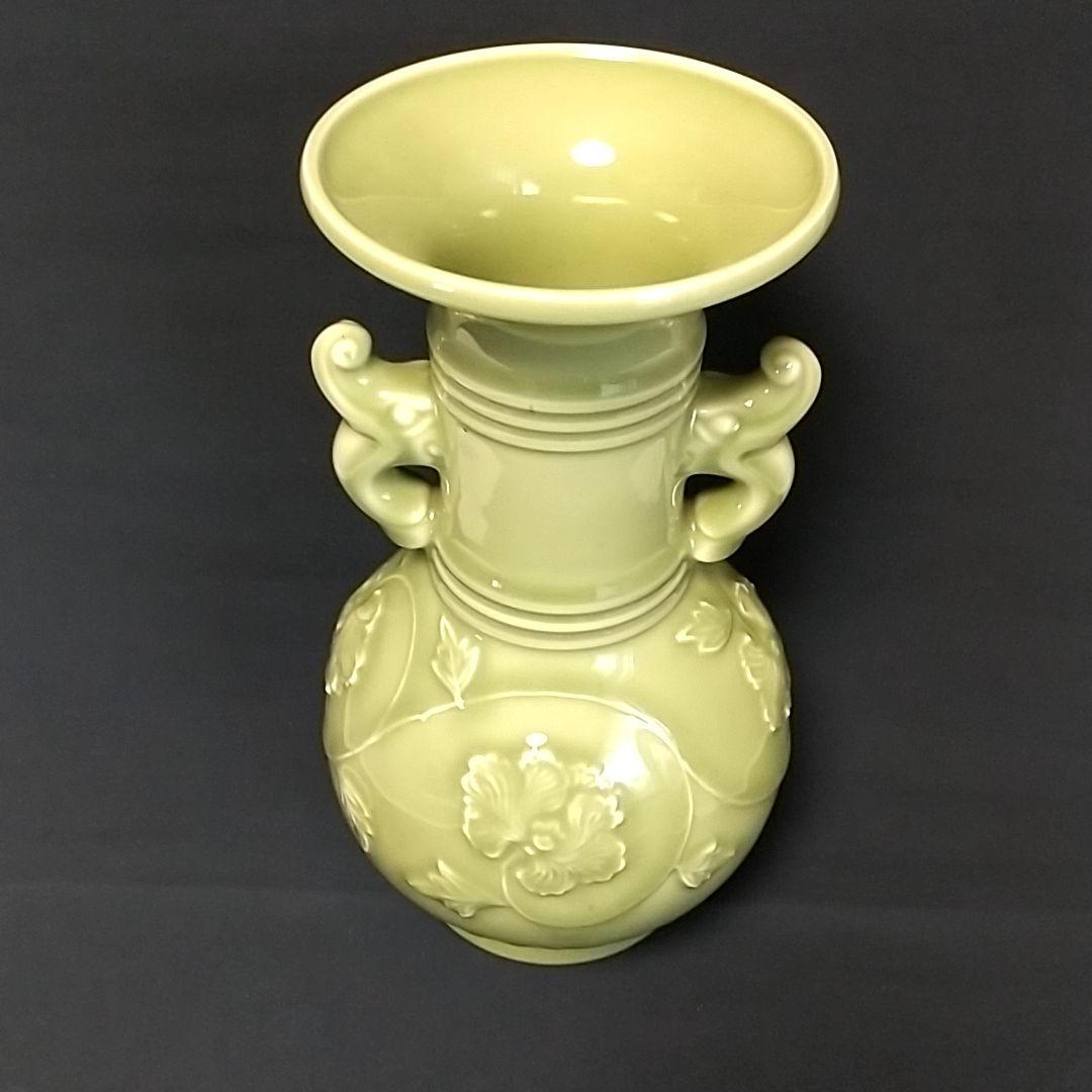 青磁竹耳華瓶 宮永東山作、共箱