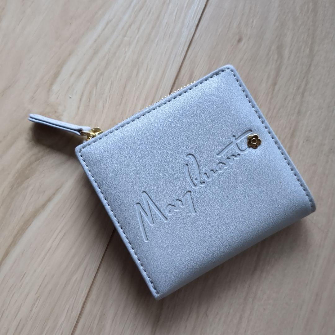 MARY QUANT 二つ折り財布 水色　箱付き