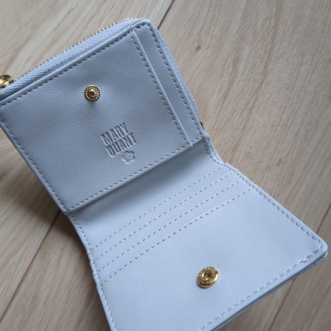 MARY QUANT 二つ折り財布 水色　箱付き