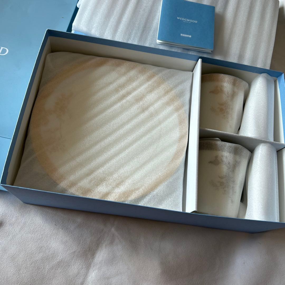 ウェッジウッドウェッジウッド レースゴプレート 20cmマグカップ 2セット