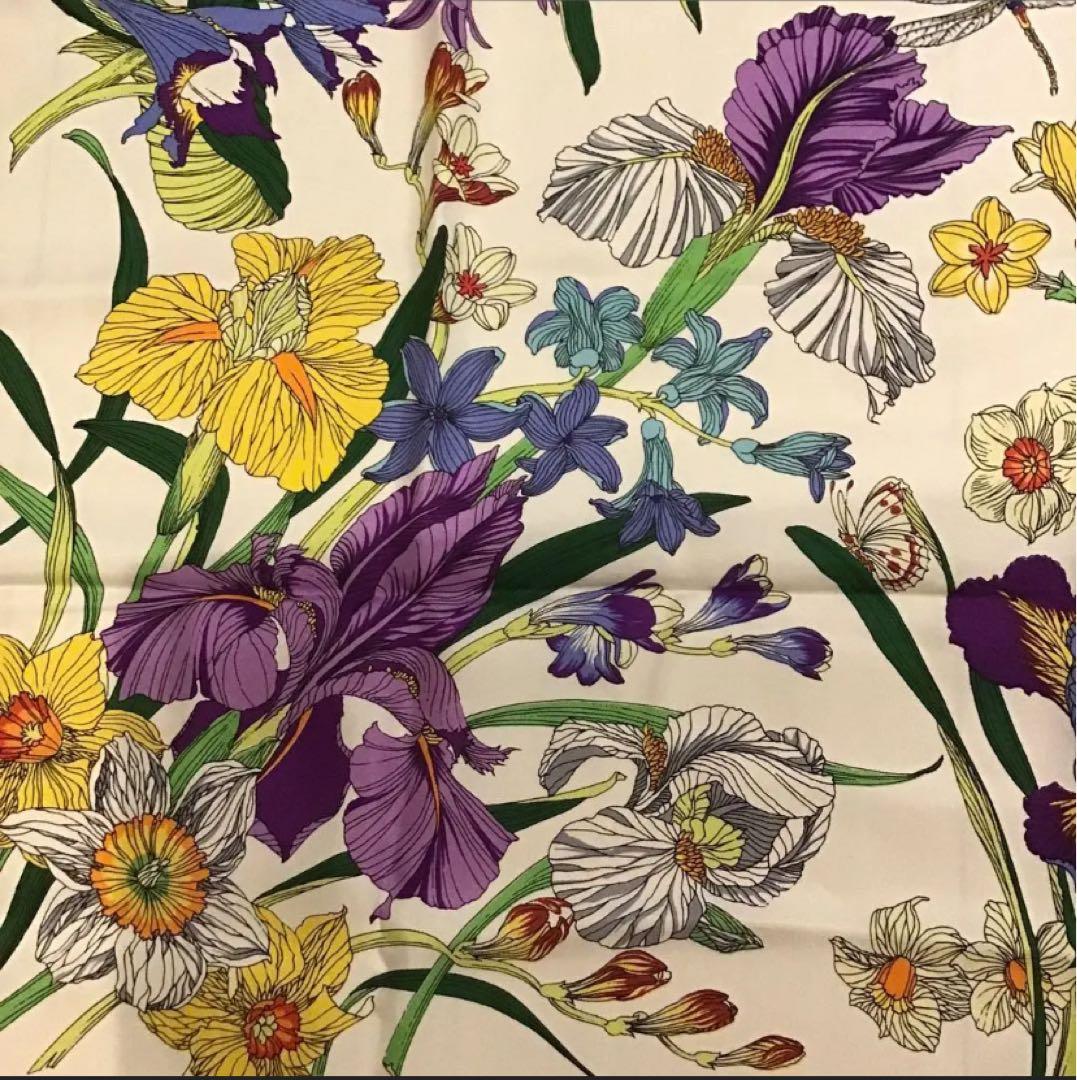 グッチ　GUCCI フローラ　アイリス　シルクスカーフ　花柄　ビンテージ　赤　虫