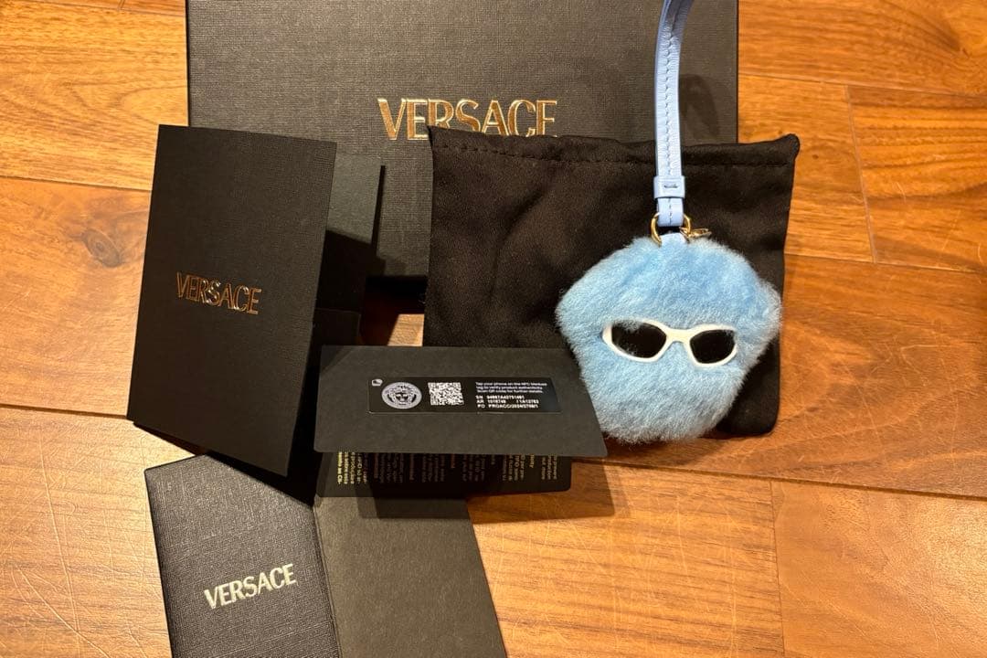 VERSACE　メドゥーサふわふわ ヒョンジン着用