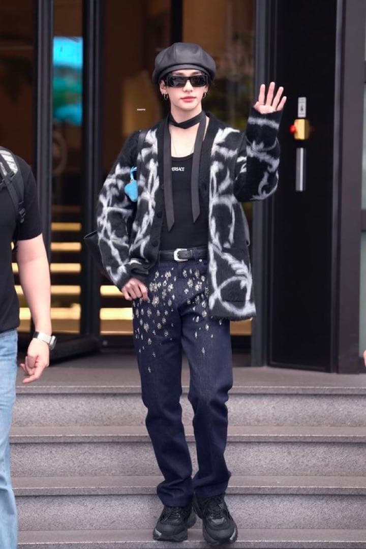 VERSACE　メドゥーサふわふわ ヒョンジン着用