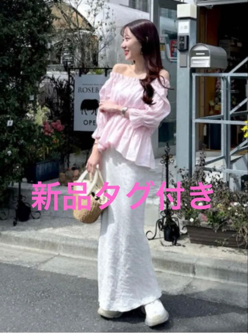 【新品タグ付き】ラブティックボンボン　シャーリングギャザーブラウス