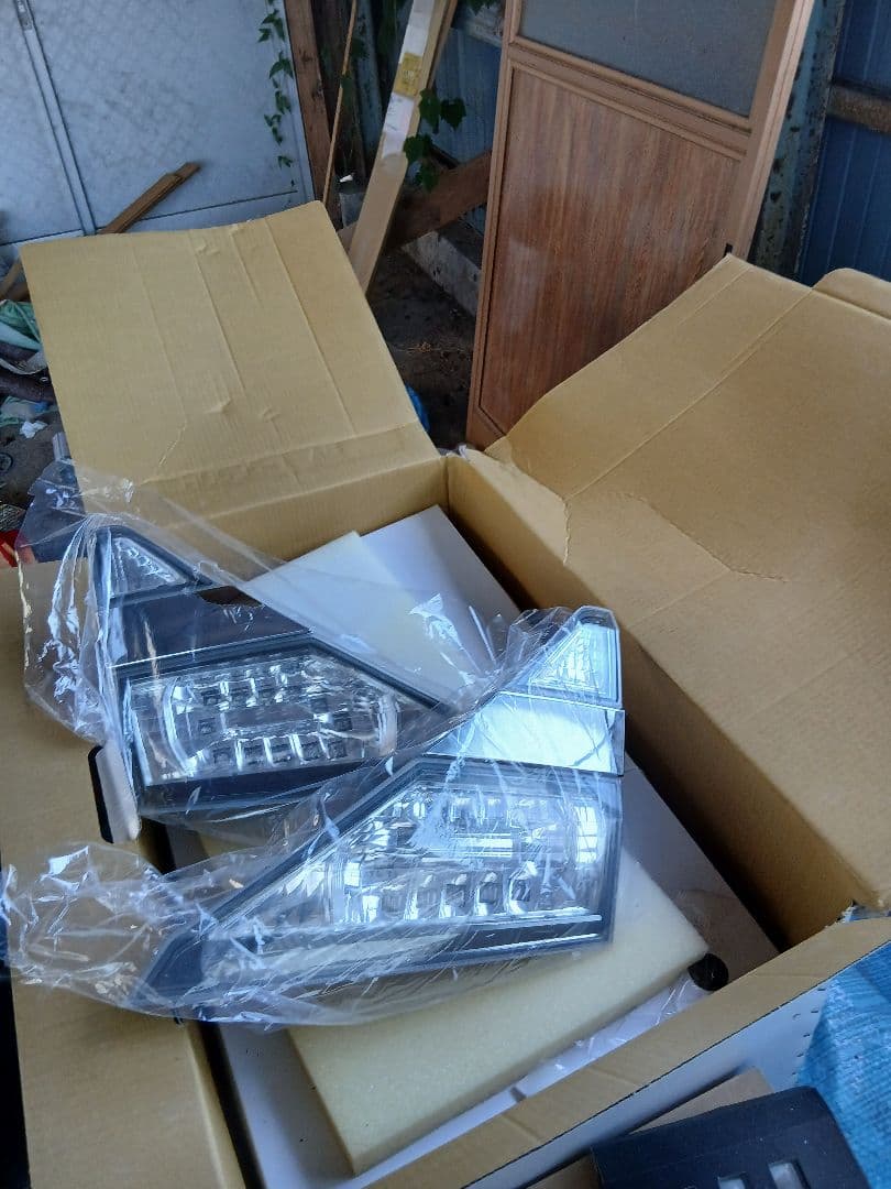 VELLFIRE 20前期　純正テール　4灯仕様　最低価格