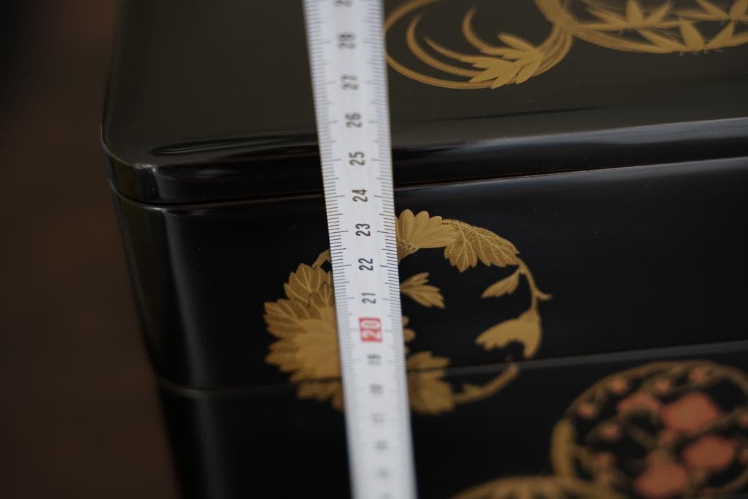 輪島塗　花の丸蒔絵　四段重　重台つき