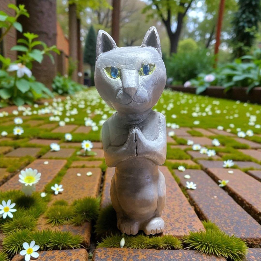 グレーの猫の木製置物　桐　手彫り