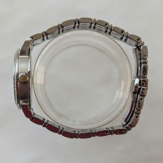 希少 BURBERRY レディース腕時計 ダイヤモンド 装飾 おしゃれ