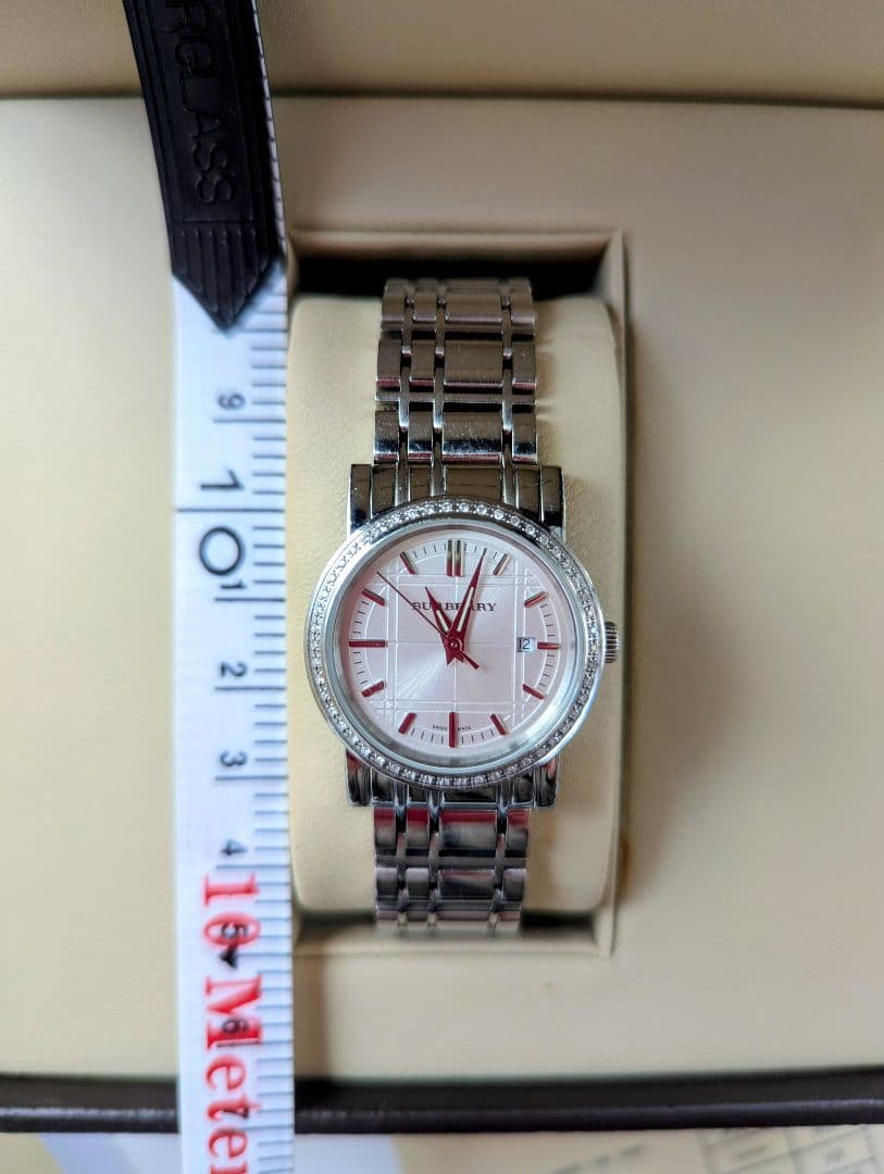 希少 BURBERRY レディース腕時計 ダイヤモンド 装飾 おしゃれ