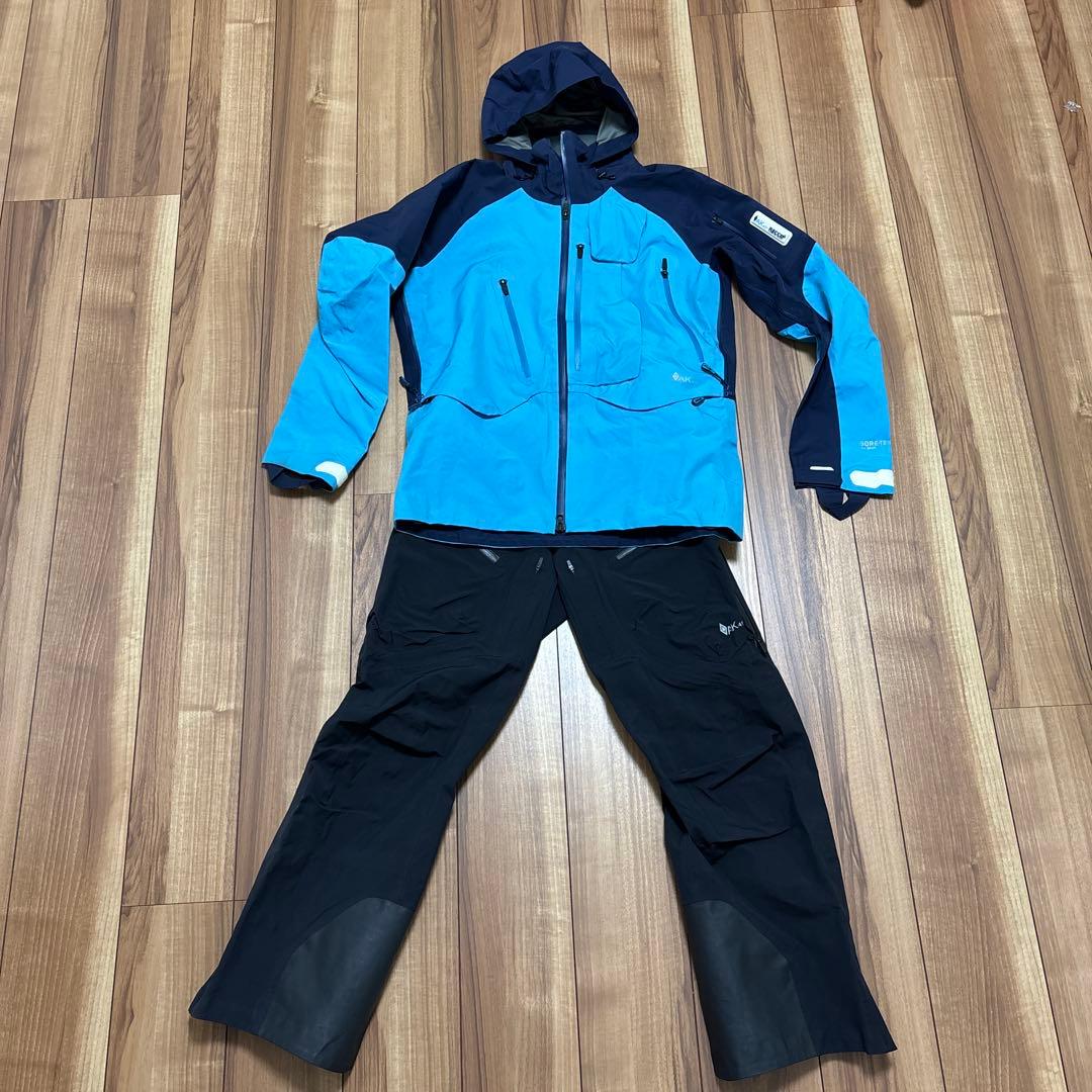 値下げ　美品　バートン　BURTON AK457 ゴアテックス　メンズ上M下S