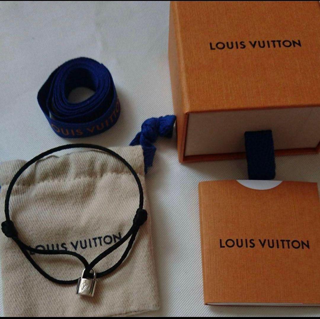 LOUIS VUITTON シルバーロックイットBTSテテ着用