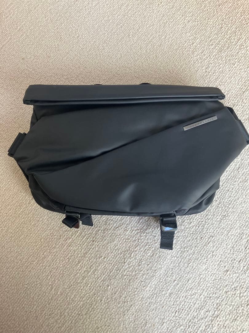 ブラック メッセンジャーバッグ 防水