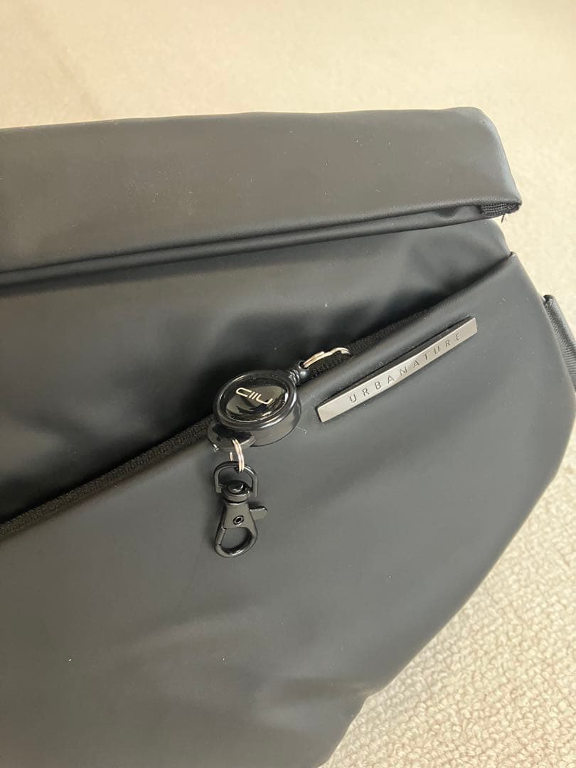 ブラック メッセンジャーバッグ 防水