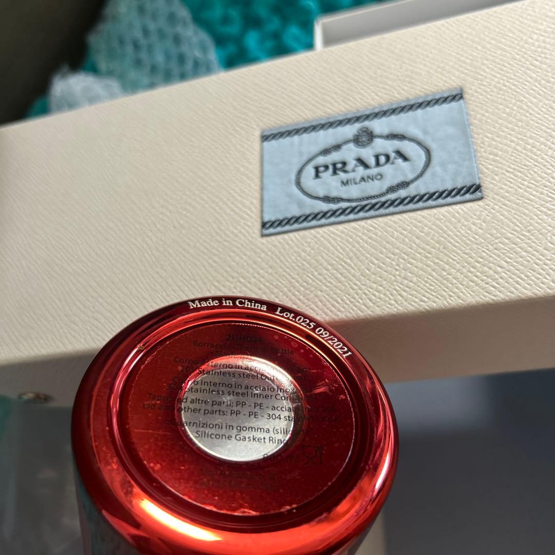 PRADAステンレス、ウォーターボトル。箱、カード、ストロー付きです。未使用品