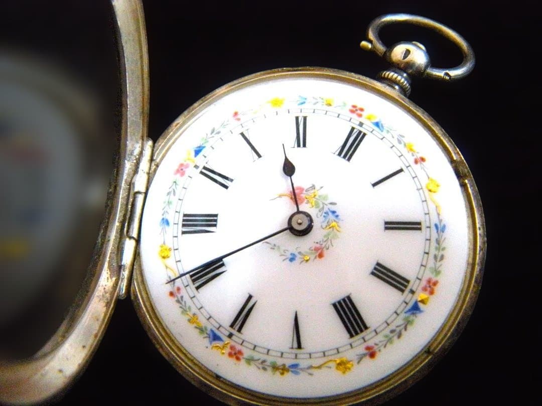 ★整備済！★アンティーク懐中時計　動作品　純銀製　きれいな装飾文字盤　鎖付き★