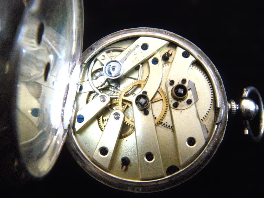 ★整備済！★アンティーク懐中時計　動作品　純銀製　きれいな装飾文字盤　鎖付き★