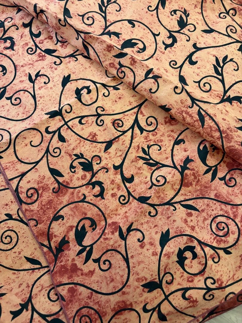 ジュヌビエーブ・レチュ　GENEVIEVE LETHU　クリスマスローズ柄