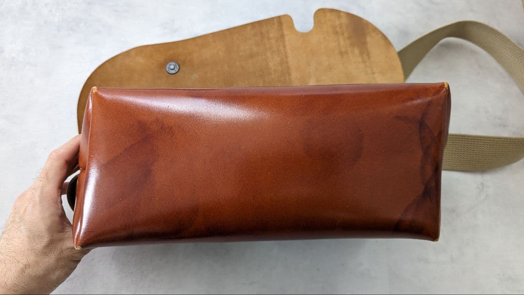 Uni&co ユニアンドコー メッセンジャーバッグ(S) キャメル