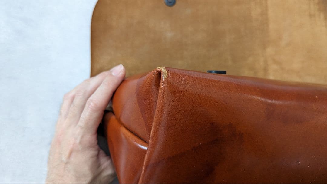 Uni&co ユニアンドコー メッセンジャーバッグ(S) キャメル