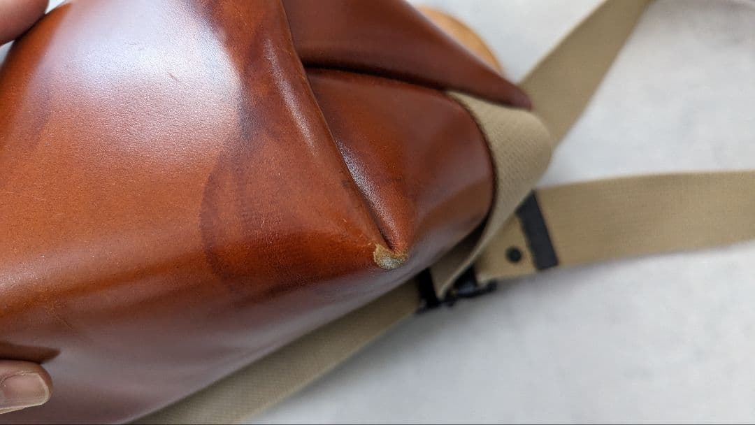 Uni&co ユニアンドコー メッセンジャーバッグ(S) キャメル