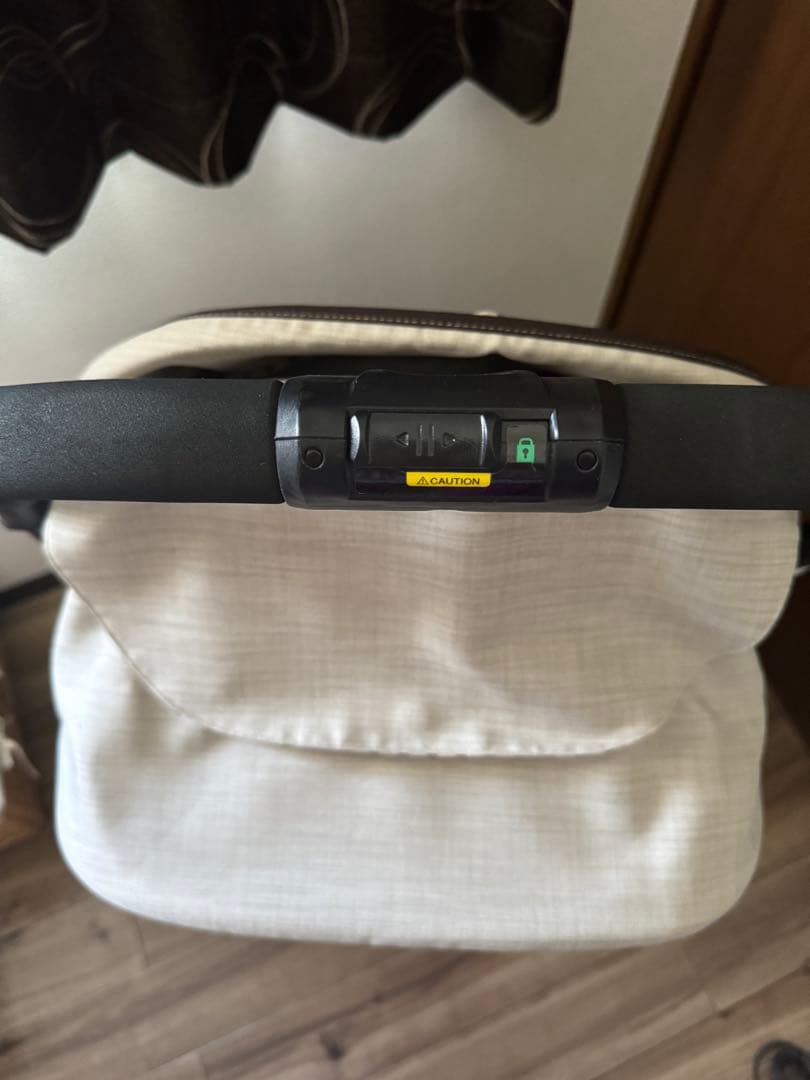 Combi ベビーカー ベージュ　黒　ストライプ スゴカル α 4 キャス