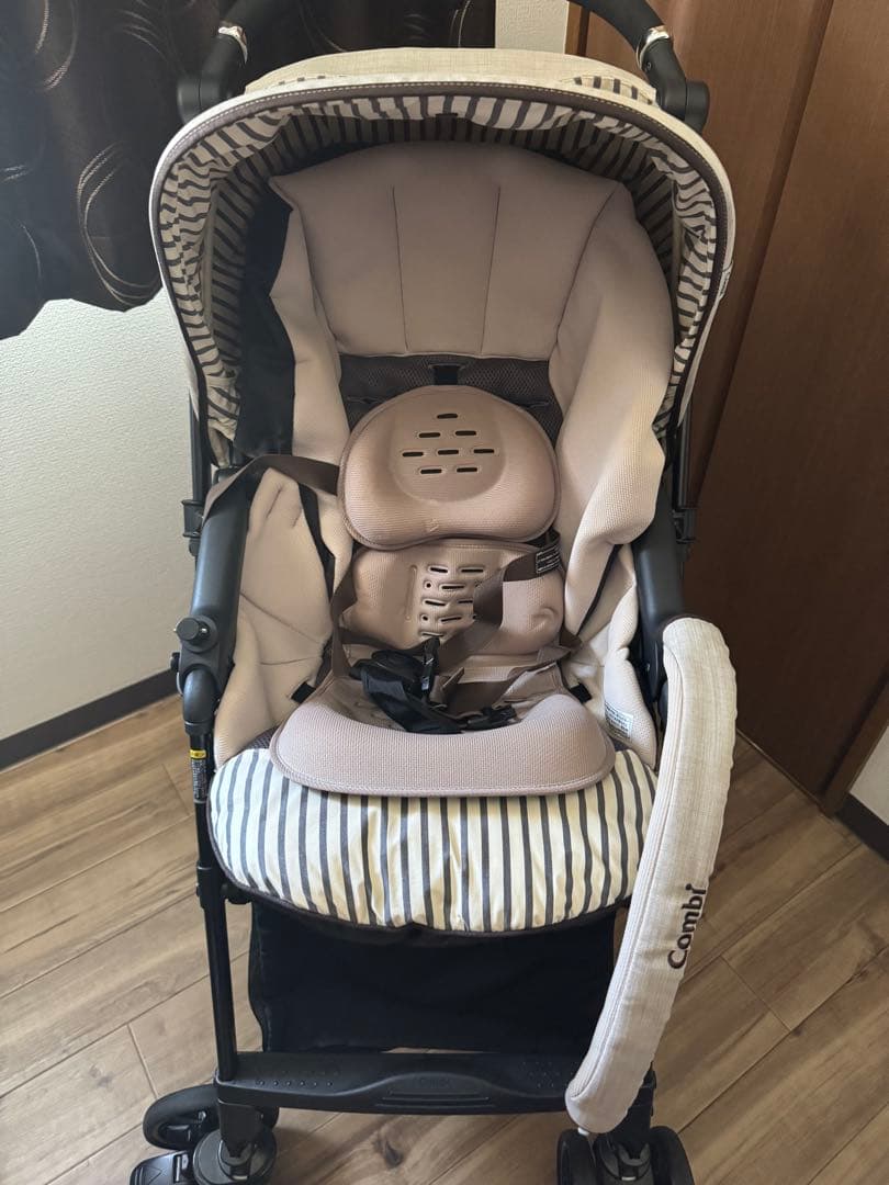 Combi ベビーカー ベージュ　黒　ストライプ スゴカル α 4 キャス
