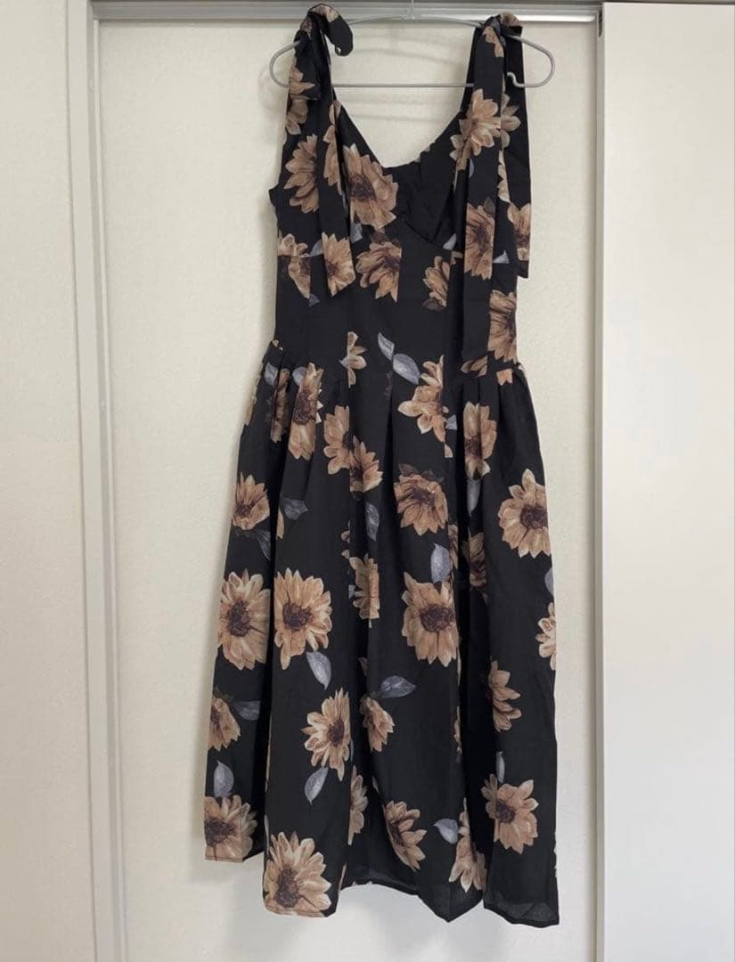 な*な様 Herlipto ひまわり柄ノースリーブワンピース Mサイズ