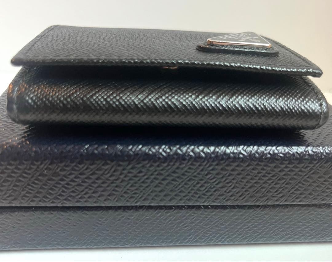 【未使用級】PRADA ケース 小銭入れ ブラック サフィアーノ　三角ロゴ