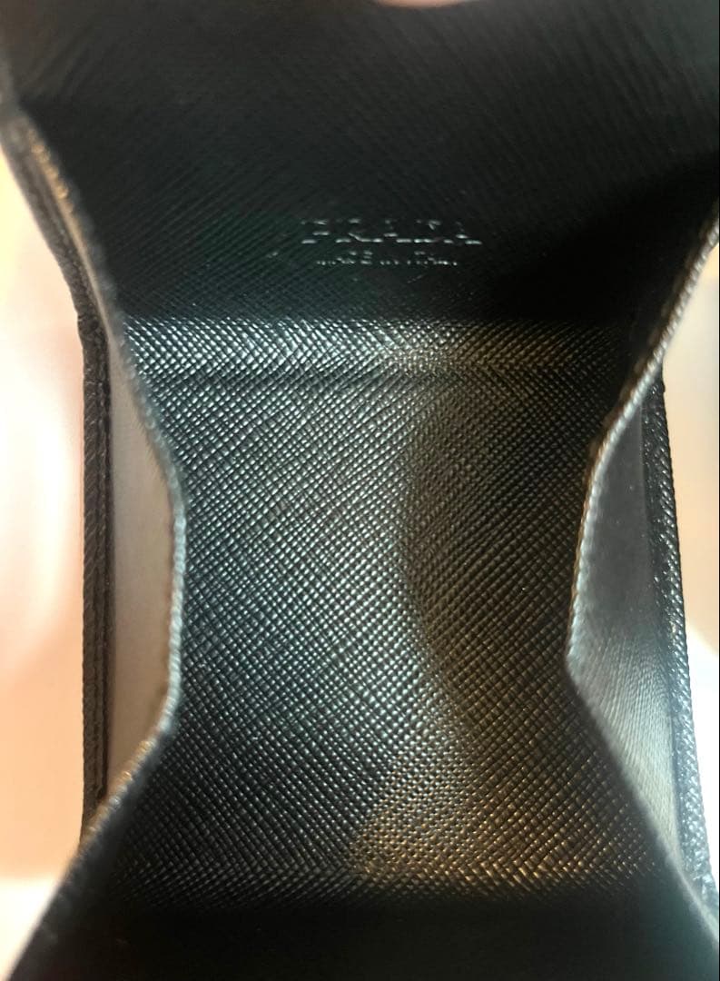 【未使用級】PRADA ケース 小銭入れ ブラック サフィアーノ　三角ロゴ