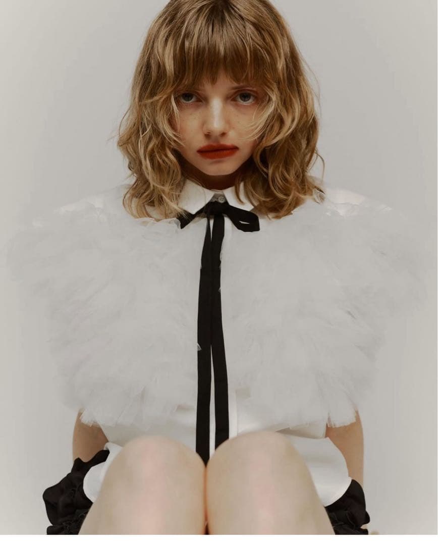 HIAND 大人気　フリルブラックシャツ　黒シャツ　ブラウス 　17600円